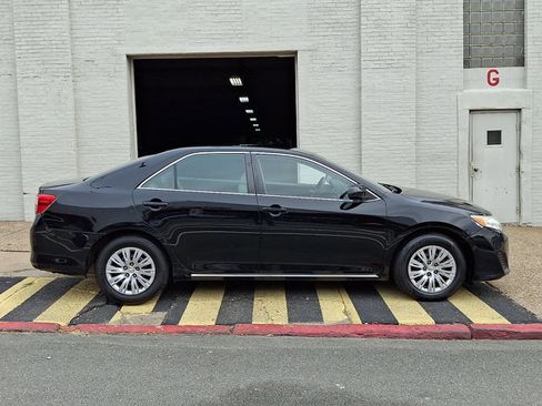 Used 2014 Toyota Camry LE image 8