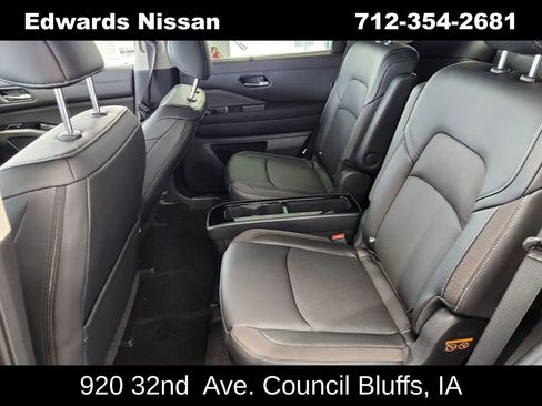 New 2026 Nissan Pathfinder SL w/ SL Premium Package image 19