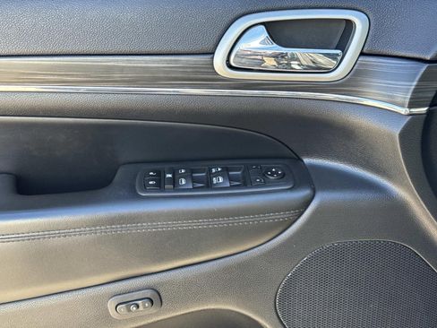 Used 2019 Jeep Grand Cherokee Limited image 21