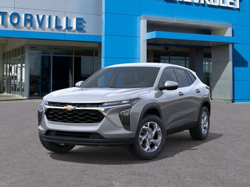 New 2026 Chevrolet Trax LS w/ LS Convenience Package FWD image 6
