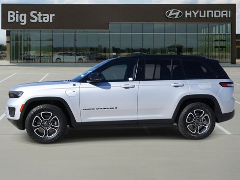 Used 2022 Jeep Grand Cherokee Trailhawk image 2