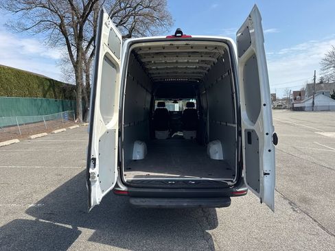 Used 2023 Mercedes-Benz Sprinter 2500 image 28