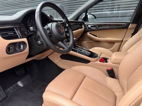 Certified 2026 Porsche Macan AWD/4WD image 4