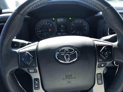 Used 2021 Toyota Tacoma TRD Off-Road image 15