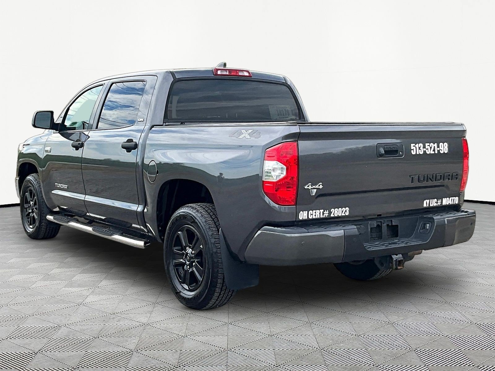 Used 2020 Toyota Tundra SR5 w/ SR5 Convenience Package AWD/4WD image 4
