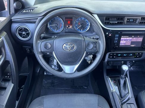 Used 2018 Toyota Corolla LE FWD image 28