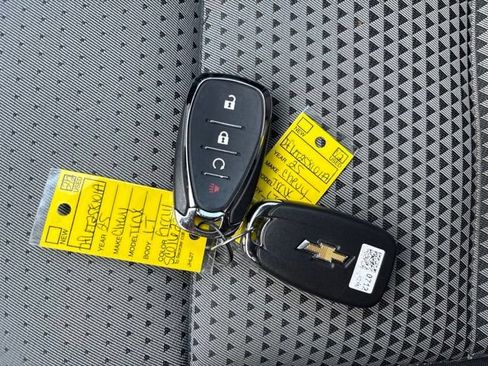 Used 2025 Chevrolet Trax LT w/ Driver Confidence Package FWD image 11