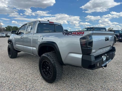 Used 2016 Toyota Tacoma TRD Off-Road AWD/4WD image 6