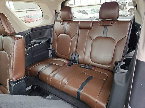Used 2025 Honda Pilot Elite image 10