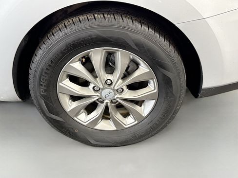Used 2019 Kia Sedona L FWD image 34