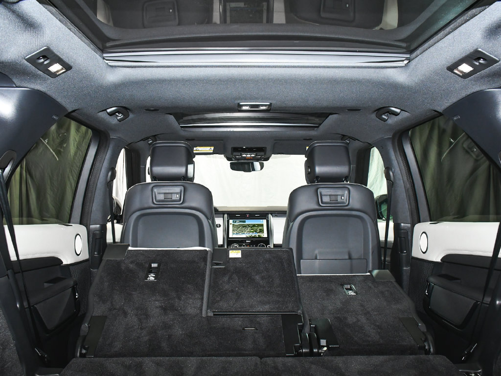 Used 2024 Land Rover Discovery Dynamic SE AWD/4WD image 77