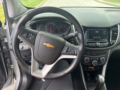 Used 2018 Chevrolet Trax LT w/ LT Convenience Package FWD image 7