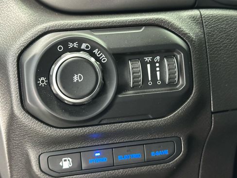 Used 2022 Jeep Wrangler Unlimited Rubicon 4xe w/ Cold Weather Group AWD/4WD image 27