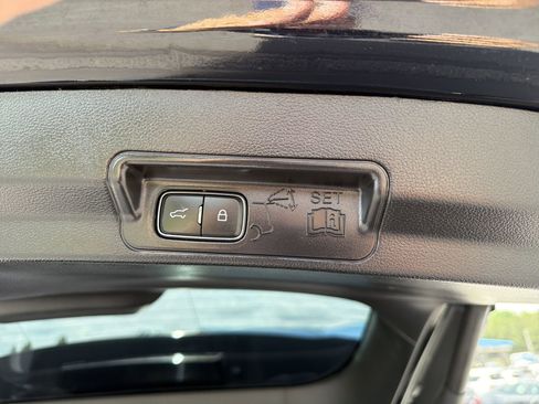 Used 2022 Ford Explorer Limited w/ Equipment Group 301A RWD image 32