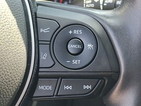 Used 2019 Toyota RAV4 XLE AWD/4WD image 22