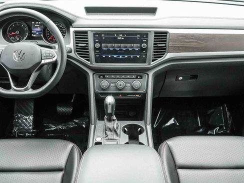 Used 2021 Volkswagen Atlas SE image 12
