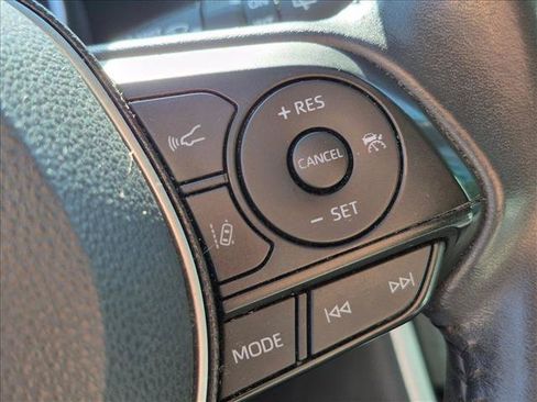 Used 2020 Toyota RAV4 Limited FWD image 12