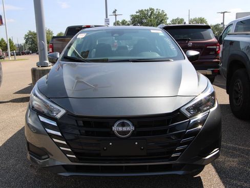 Used 2025 Nissan Versa SV w/ Trunk Package FWD image 2