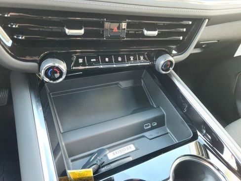 New 2026 Chevrolet Suburban LS image 28