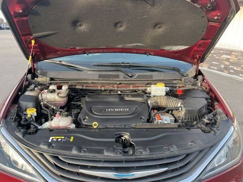 Used 2019 Chrysler Pacifica Touring-L FWD image 27