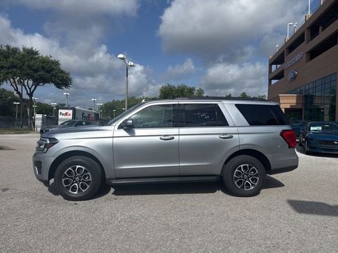 Used 2024 Ford Expedition XLT RWD image 2