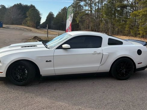 Used 2011 Ford Mustang GT Premium RWD image 5