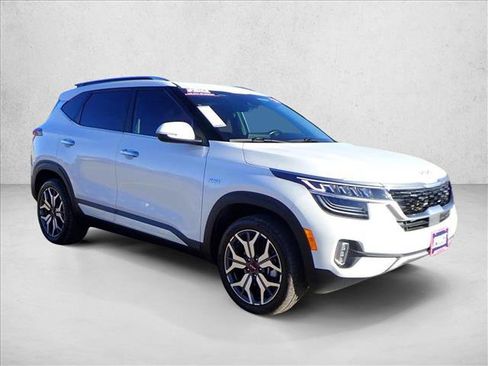 Used 2022 Kia Seltos SX w/ Sunroof Package image 6