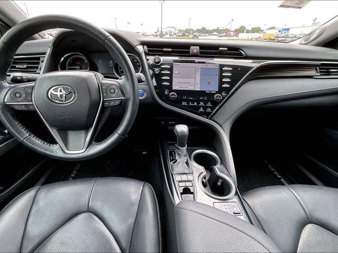 Used 2020 Toyota Camry XLE w/ Sunroof Package FWD image 14