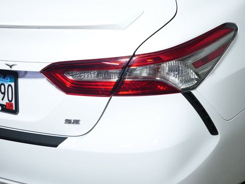 Used 2019 Toyota Camry SE image 17