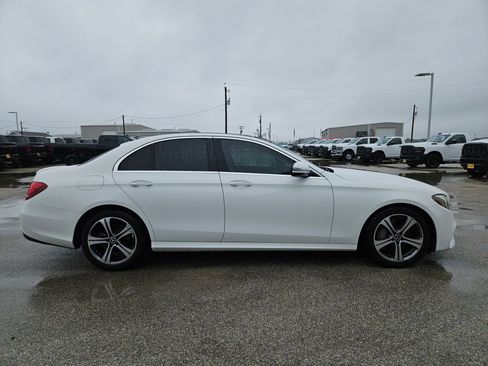 Used 2020 Mercedes-Benz E 350 Sedan image 2