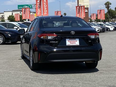 Certified 2025 Toyota Corolla LE FWD image 42