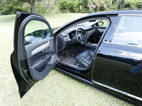 Used 2023 Volvo S90 B6 Plus AWD/4WD image 12