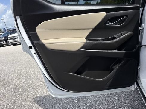 Used 2023 Chevrolet Traverse Premier FWD image 39