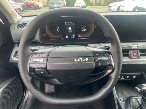 Used 2025 Kia K4 LXS image 34