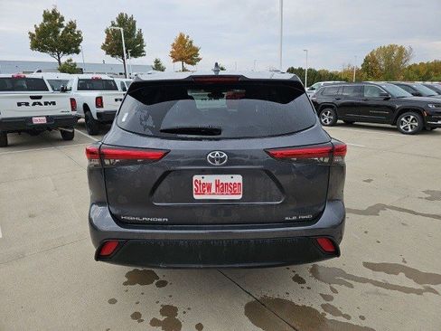 Used 2021 Toyota Highlander XLE image 5