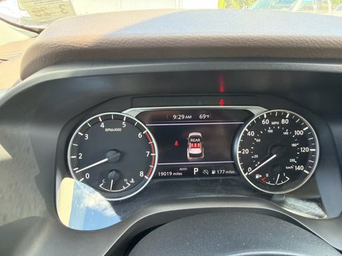 Used 2023 Nissan Rogue SV AWD/4WD image 9