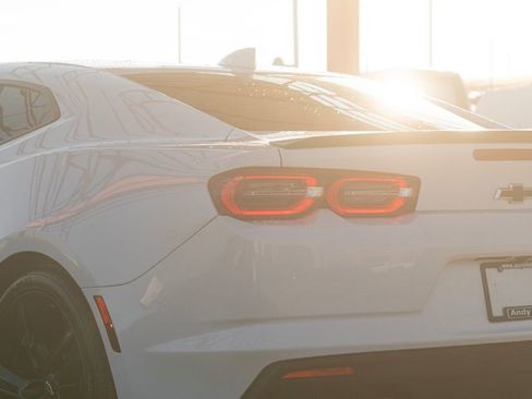 Used 2021 Chevrolet Camaro LT w/ Technology Package image 11