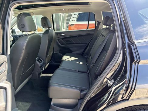 Certified 2023 Volkswagen Tiguan SE w/ Panoramic Sunroof Package AWD/4WD image 14