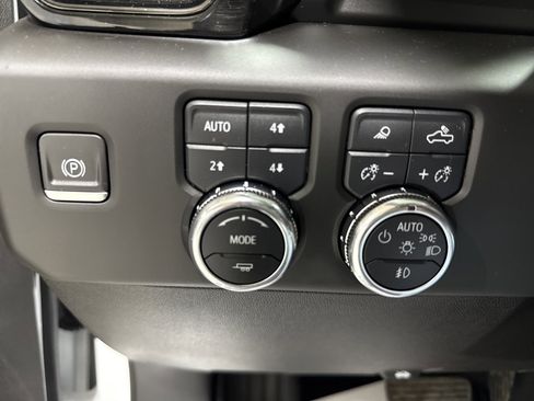 Used 2024 GMC Sierra 3500 AT4 w/ AT4 Premium Plus Package AWD/4WD image 33