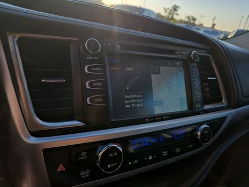 Used 2018 Toyota Highlander XLE w/ Protection Package #3 image 9