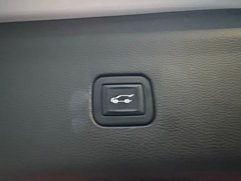 Used 2021 Buick Enclave Essence w/ Sound and Sites Package image 33