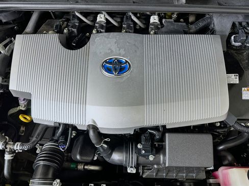 Used 2018 Toyota Prius Three Touring image 32