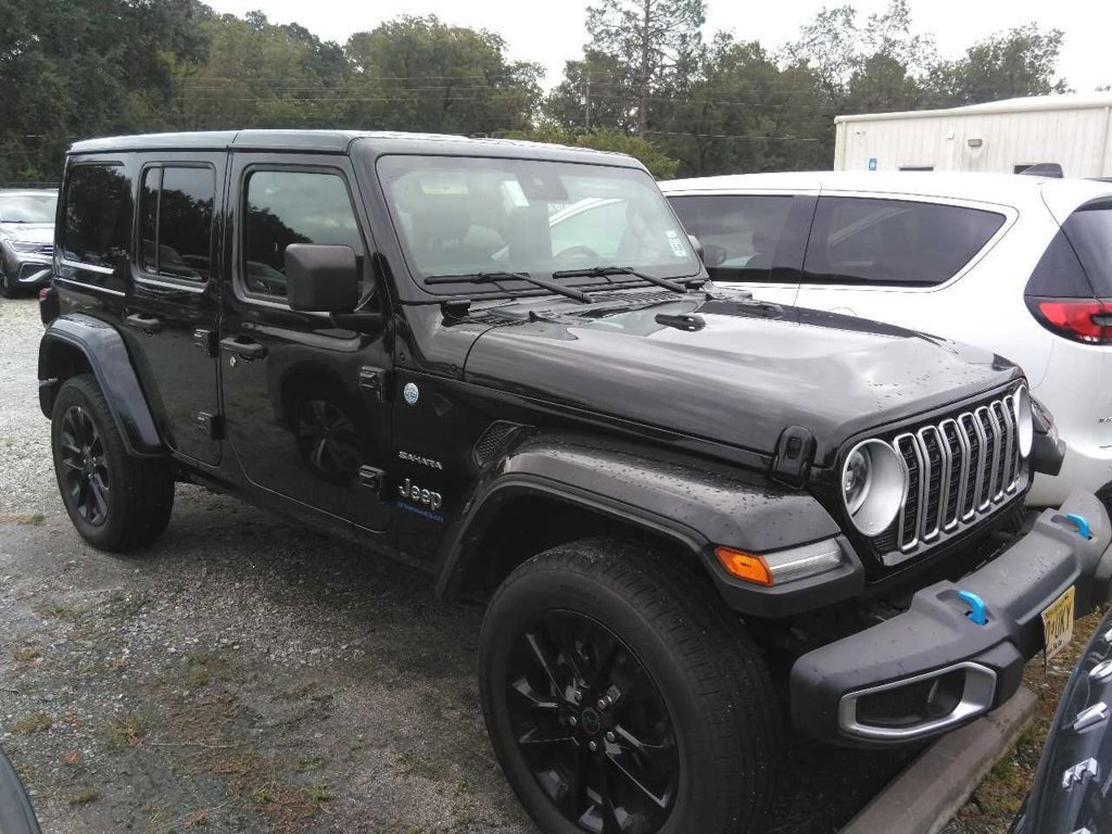 Used 2024 Jeep Wrangler Unlimited Sahara AWD/4WD image 4