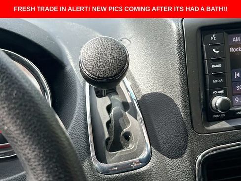 Used 2019 Dodge Grand Caravan SE w/ UConnect Hands-Free Group FWD image 17