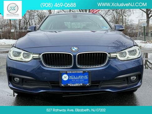 Used 2018 BMW 320i xDrive Sedan w/ Premium Package image 6