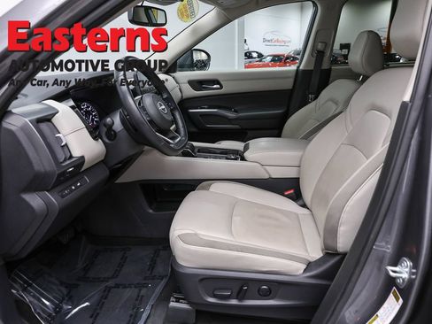 Used 2022 Nissan Pathfinder SL AWD/4WD image 13