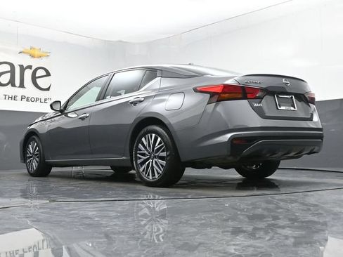 Used 2025 Nissan Altima 2.5 SV AWD/4WD image 5