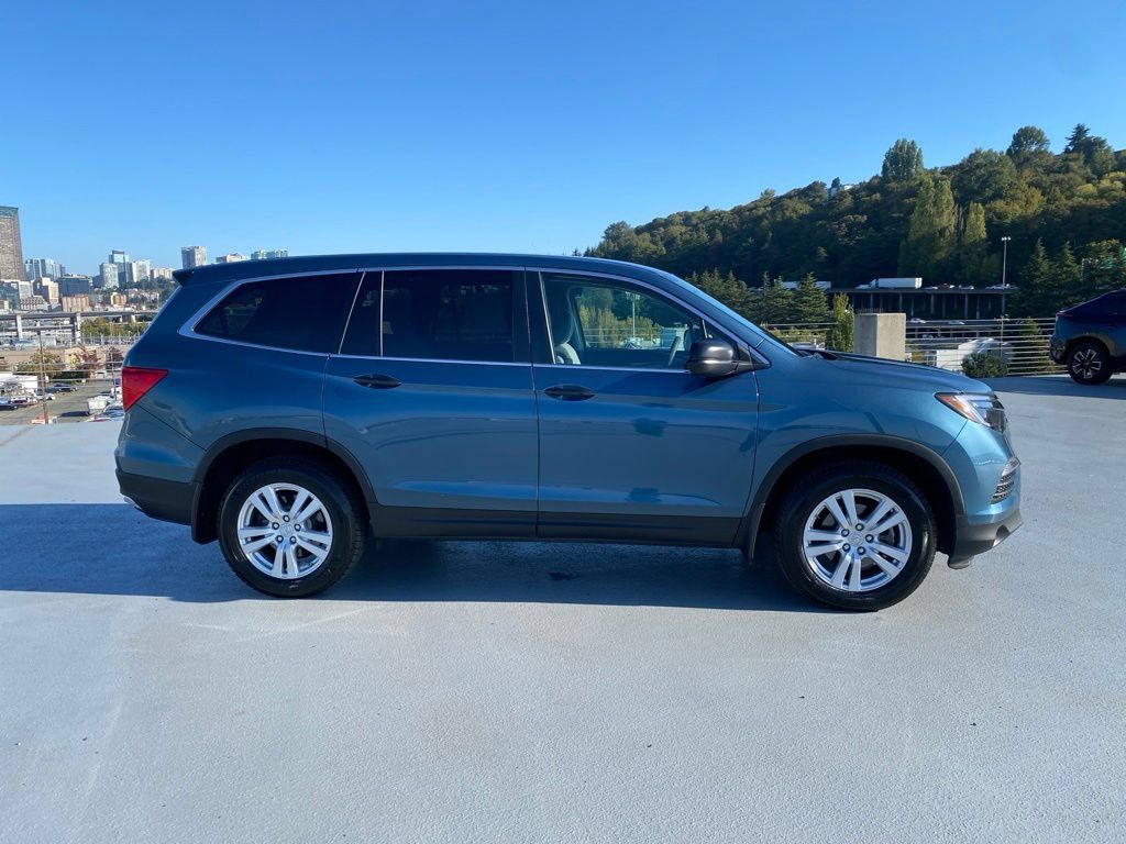 Used 2016 Honda Pilot LX image 2