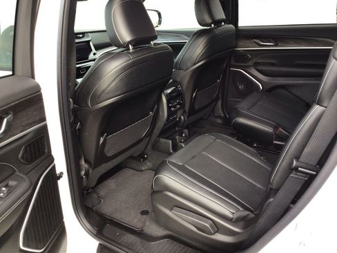 New 2026 Jeep Grand Cherokee L Limited AWD/4WD image 10