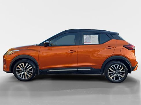Used 2023 Nissan Kicks SR w/ SR Premium Package image 2